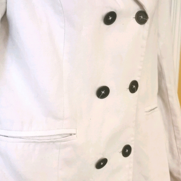 🌺2/$20🌺Off White Jacket - Picture 3 of 6